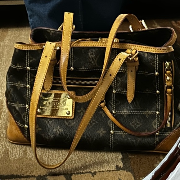 Authentic Louis Vuitton Monogram Rivet Bag. - Picture 14 of 14